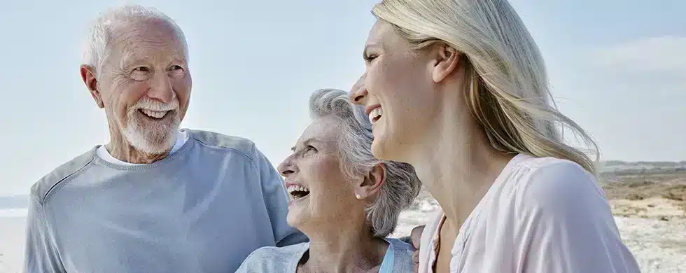 personnes âgées souriantes