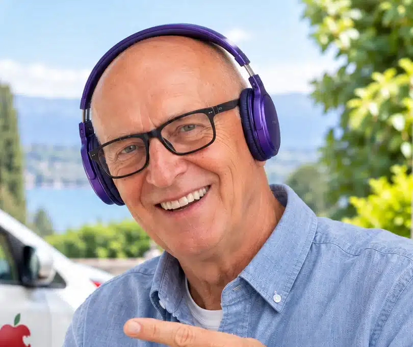 Jean-Michel Hautecœur souriant, avec son casque violet